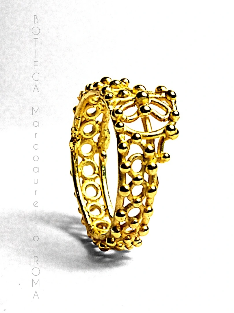 Anello ARIA in oro traforato — gioiello artigianale trasparente realizzato a mano a Roma 1