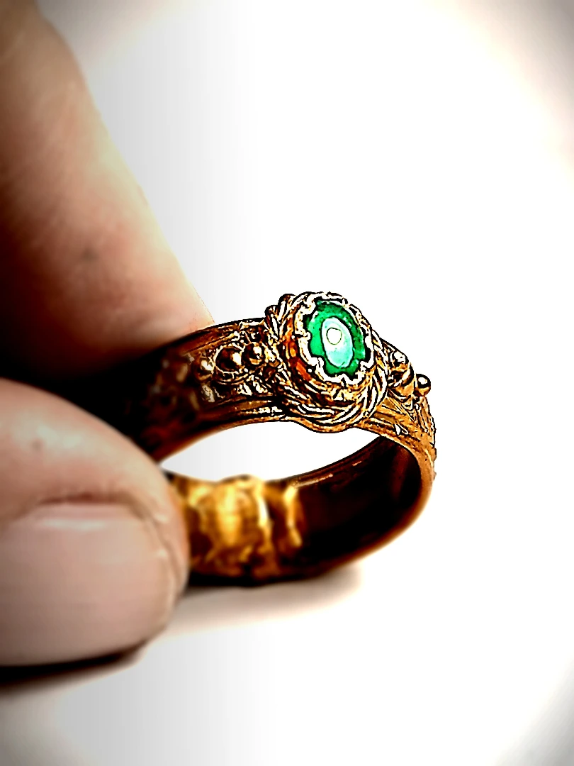 LEGIONE — Collezione in bronzo e smeraldi 2
